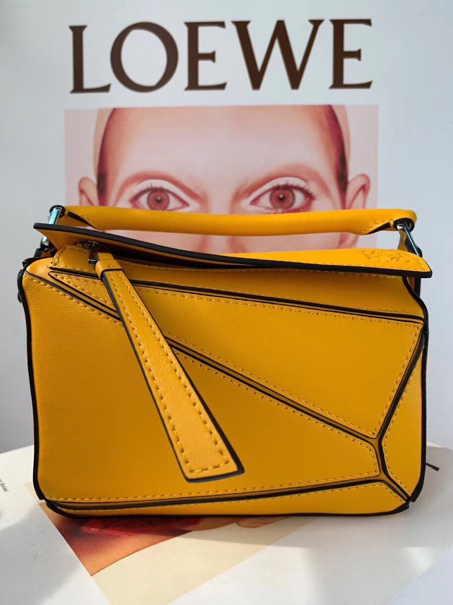 Loewe Puzzle Mini Bag In Avocado Green Calfskin 661