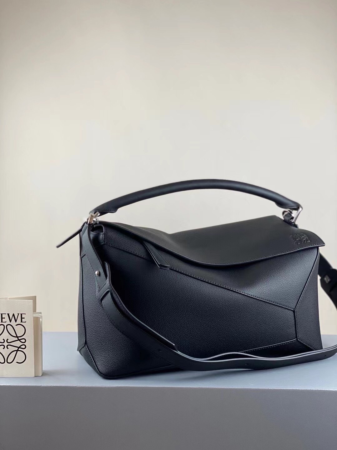 Loewe Large Puzzle Bag In Black Grained Leather 625