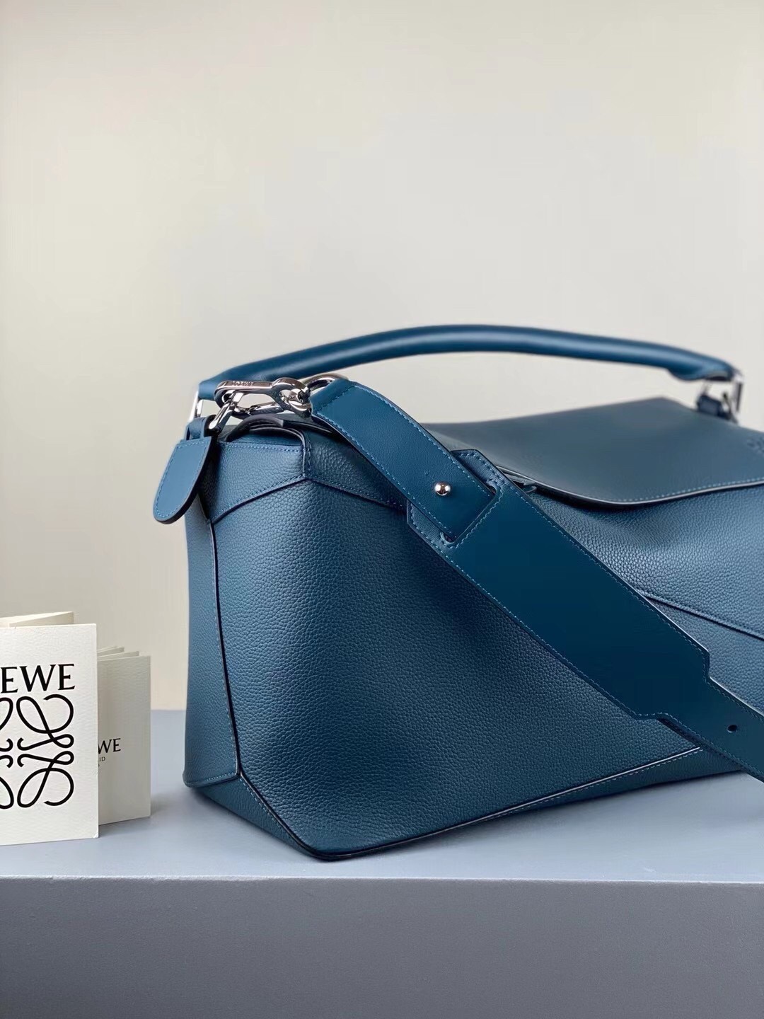 Loewe Large Puzzle Bag In Blue Grained Leather 621