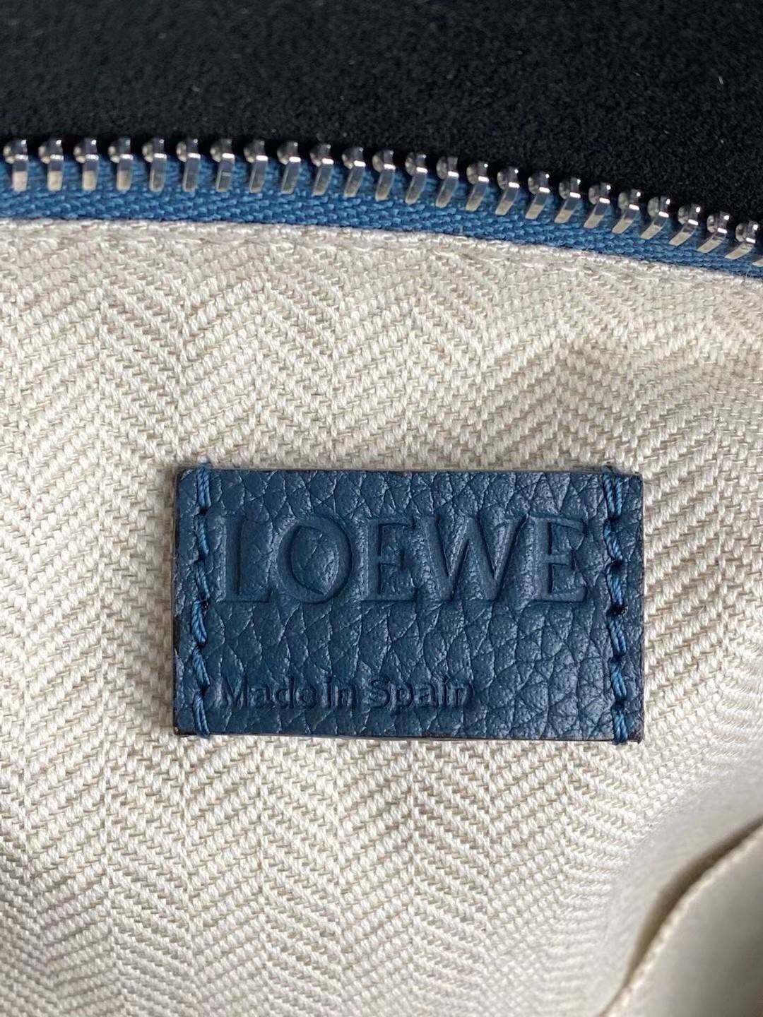 Loewe Large Puzzle Bag In Blue Grained Leather 621