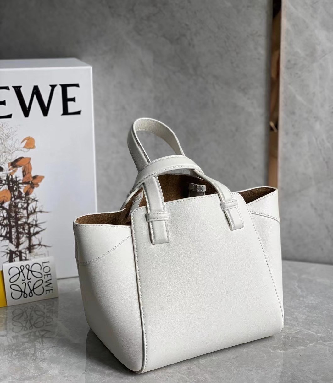 Loewe Hammock Nugget Bag In White Calfskin 400