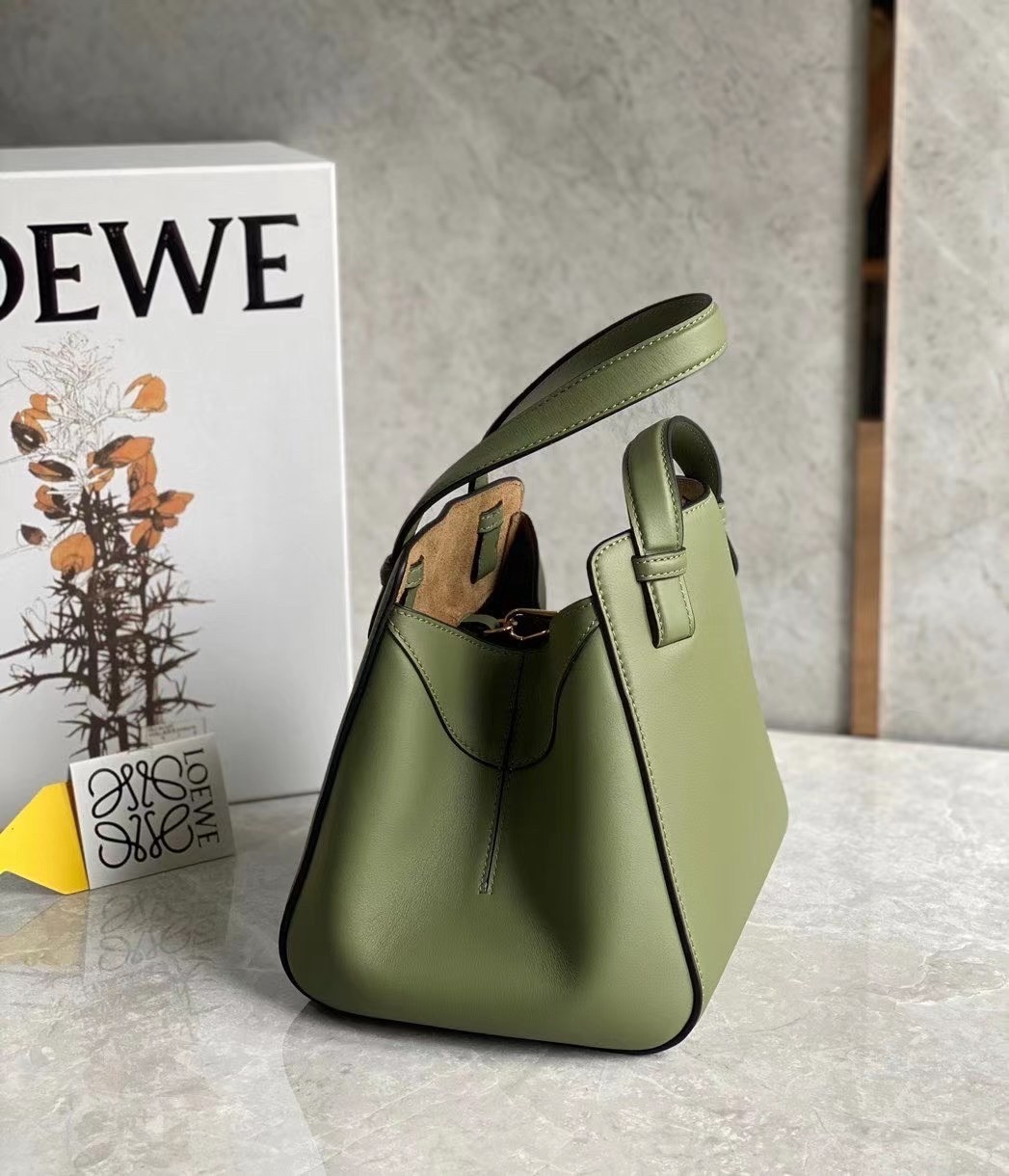 Loewe Hammock Nugget Bag In Avocado Green Calfskin 152