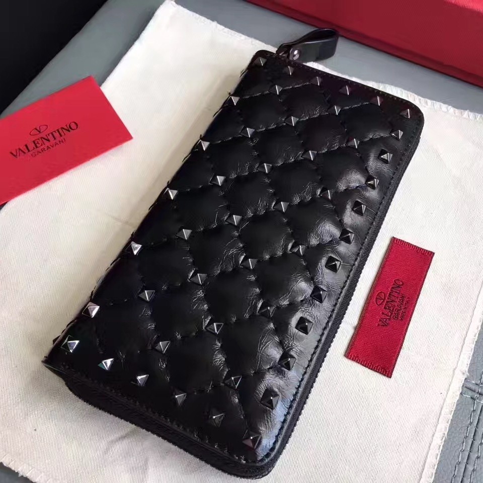 Valentino Rockstud Spike Zip Wallet In Noir Lambskin 552