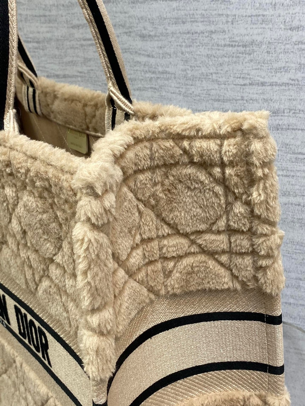 Dior Large Book Tote Bag In Beige Cannage Shearling 199