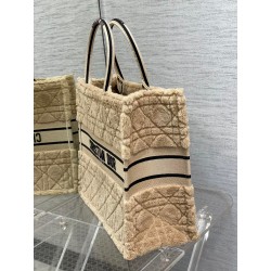 Dior Large Book Tote Bag In Beige Cannage Shearling 199