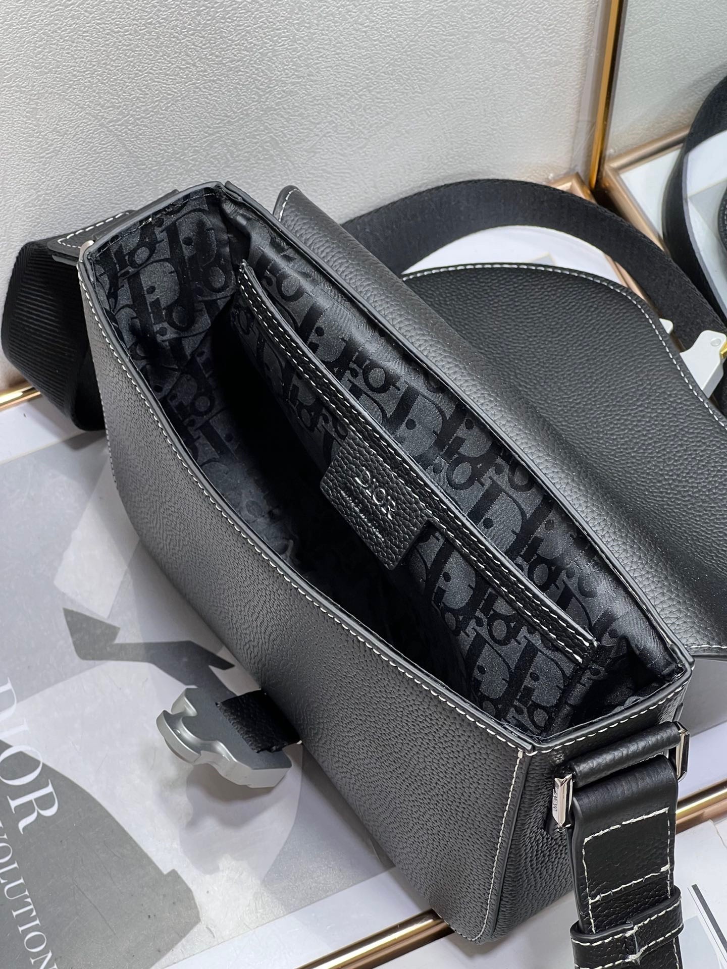 Dior Men's Mini Saddle Messenger Bag In Black Grained Calfskin 475