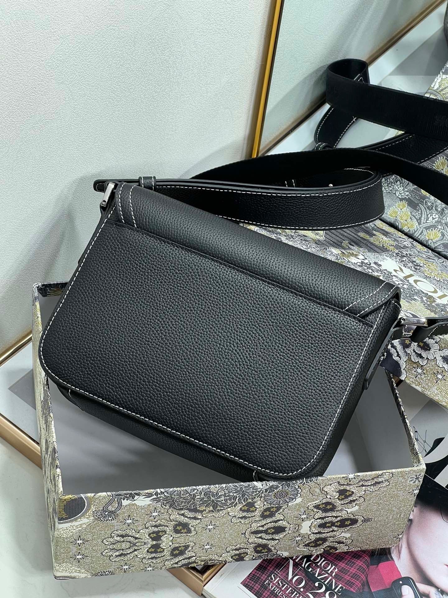 Dior Men's Mini Saddle Messenger Bag In Black Grained Calfskin 475