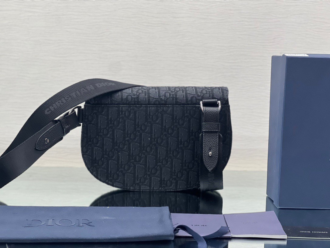 Dior Men's Saddle Pouch in Black Dior Oblique Jacquard 861