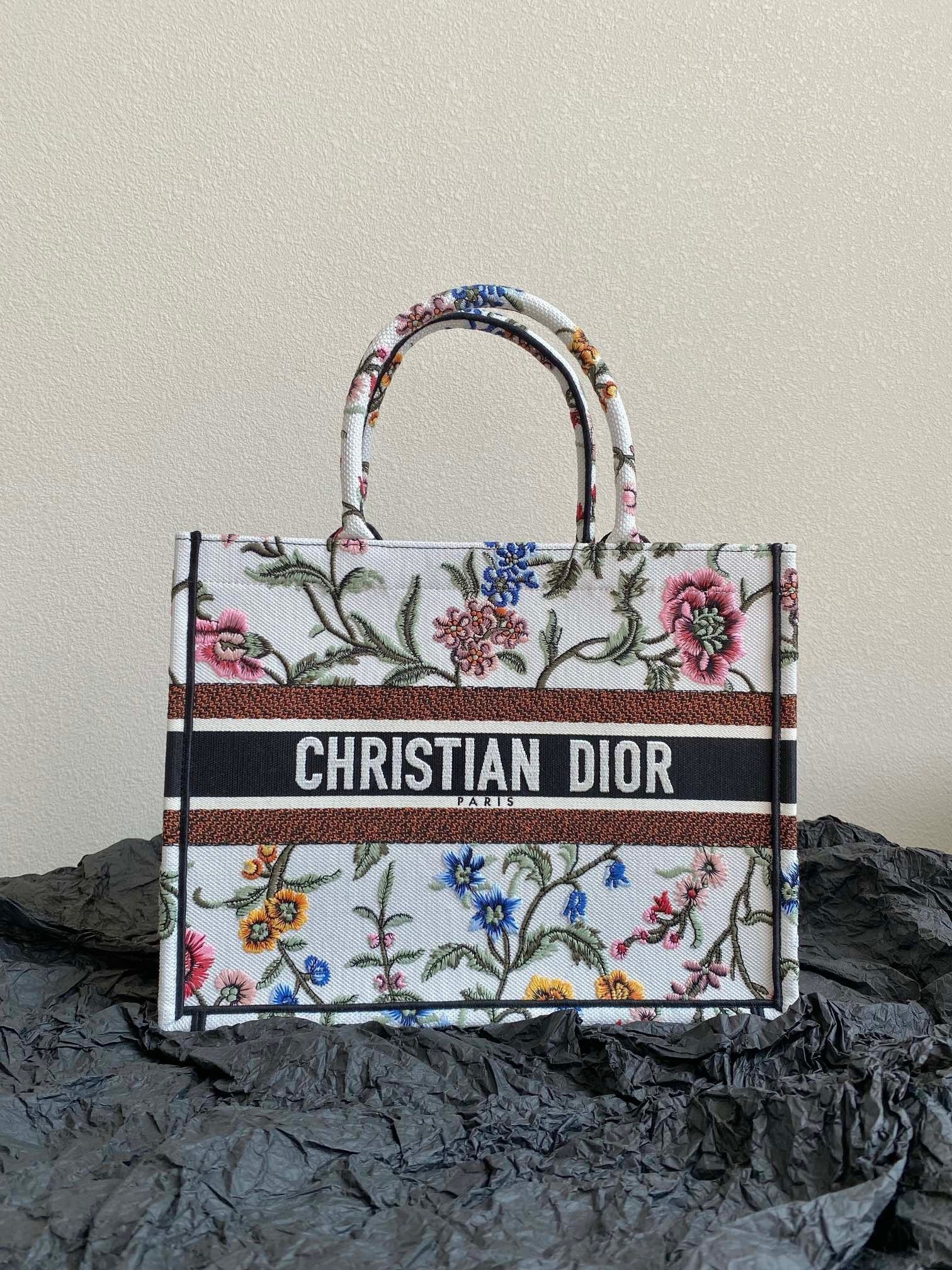 Dior Medium Book Tote Bag In White Dior Petites Fleurs Embroidery 656