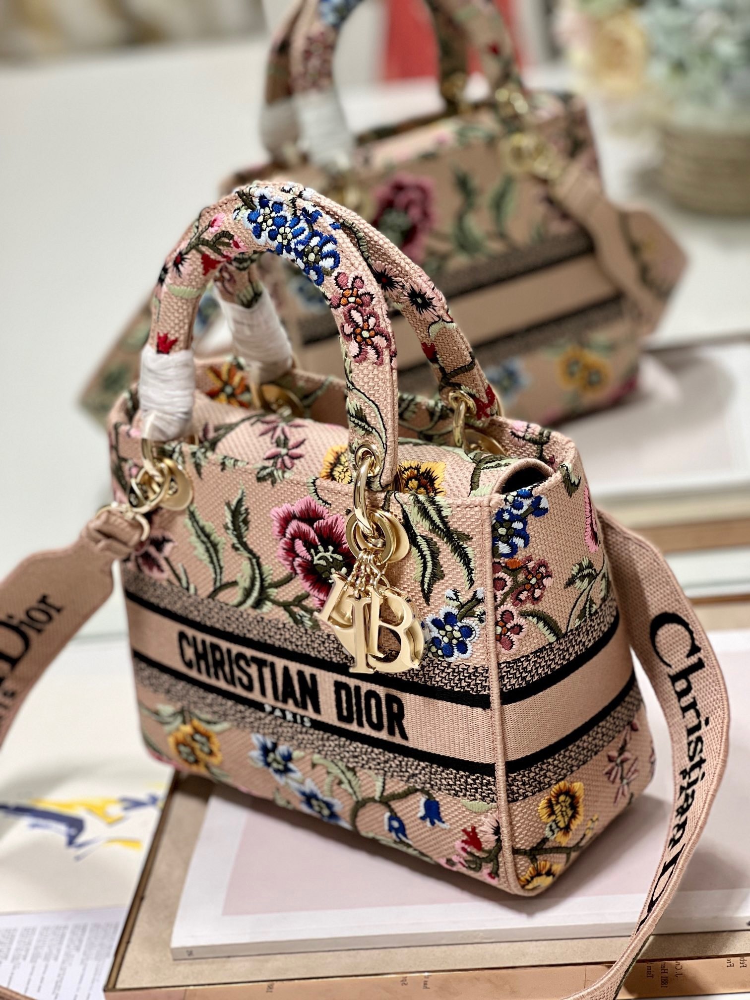 Dior Lady D-Lite Medium Bag In Beige Raffia Embroidered with Dior Petites Fleurs 685