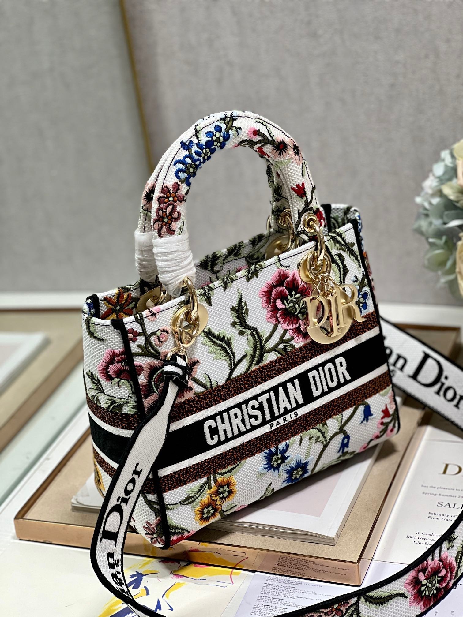 Dior Lady D-Lite Medium Bag In White Dior Petites Fleurs Embroidery 703