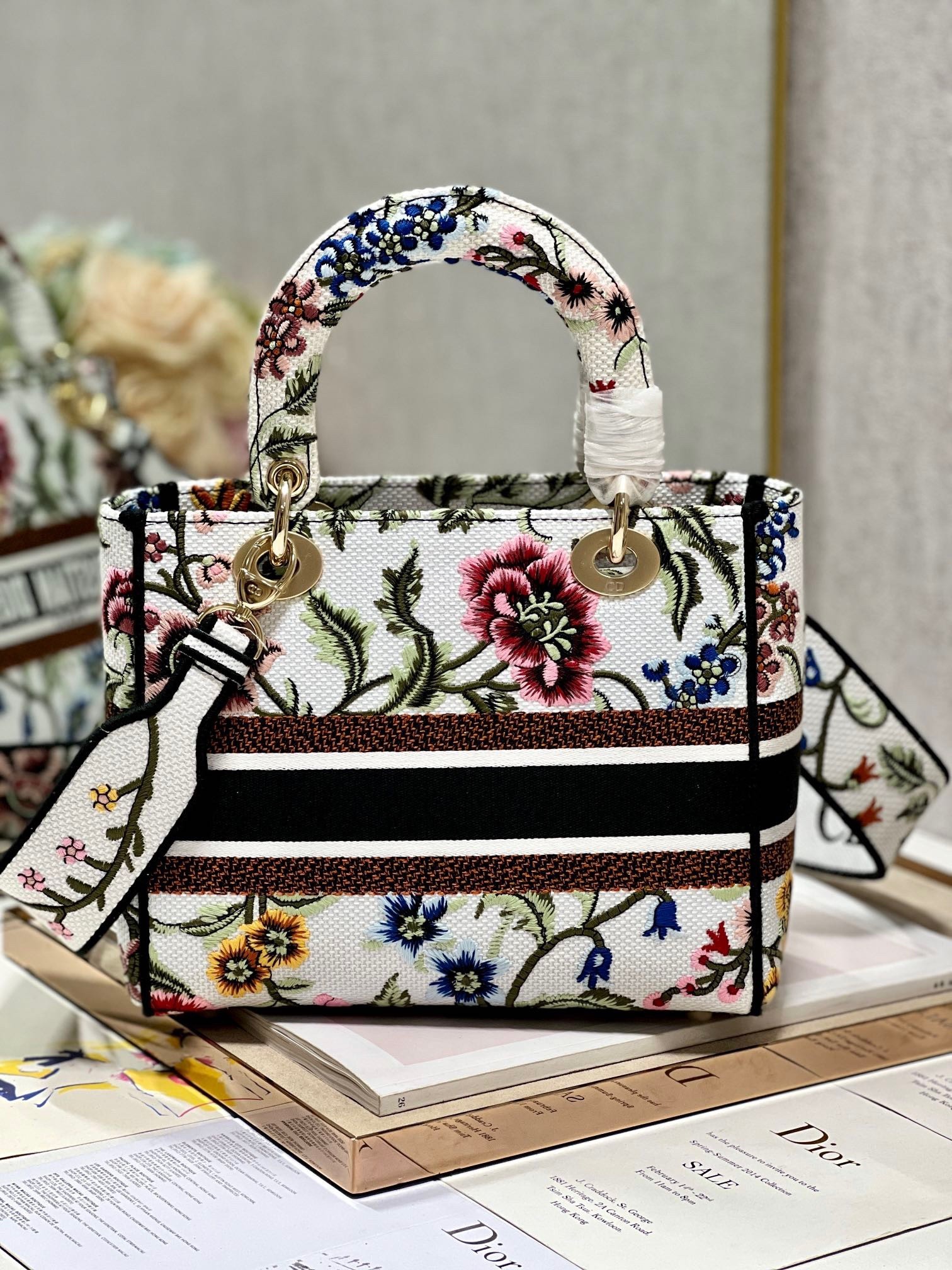 Dior Lady D-Lite Medium Bag In White Dior Petites Fleurs Embroidery 703