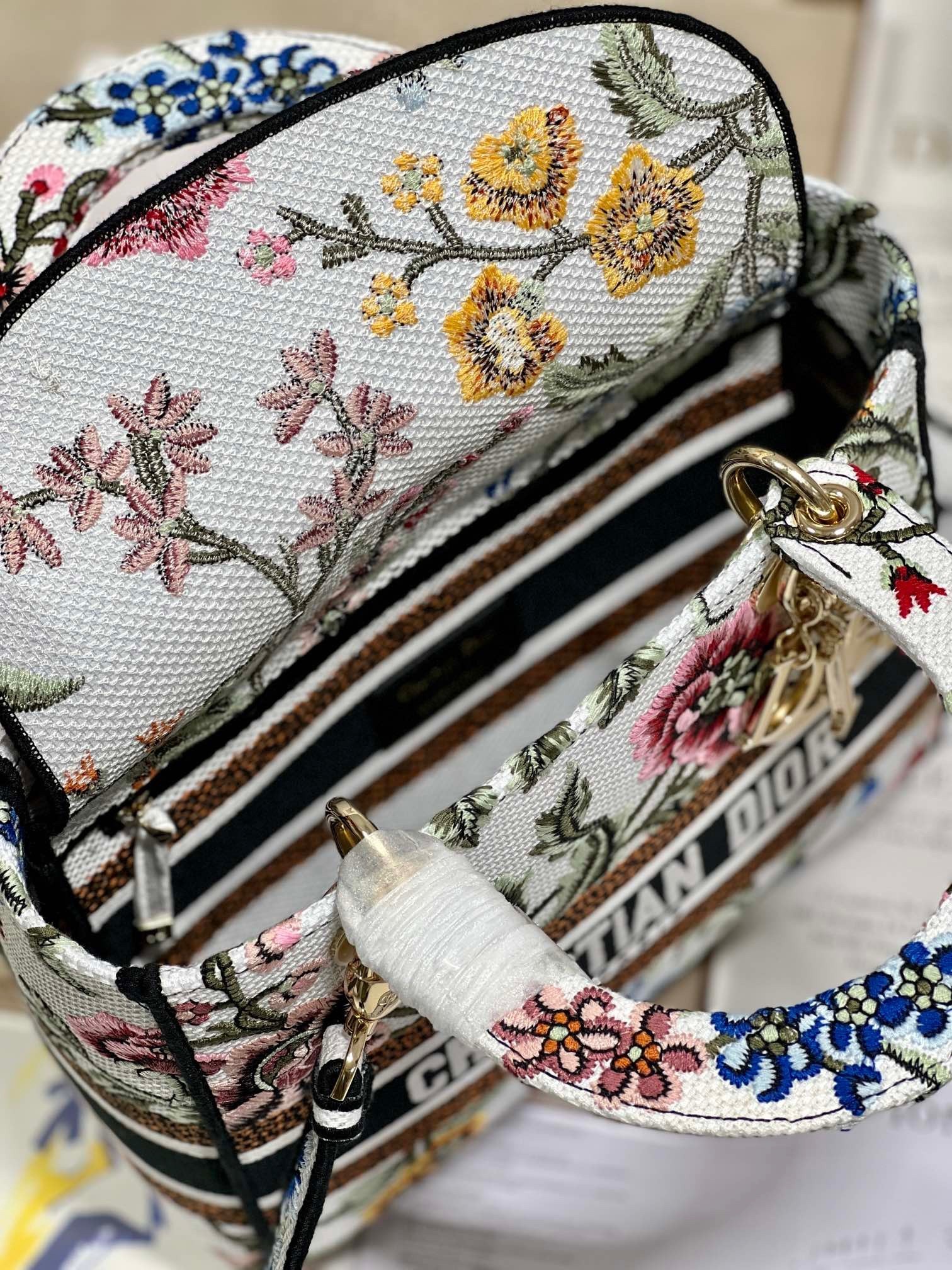 Dior Lady D-Lite Medium Bag In White Dior Petites Fleurs Embroidery 703