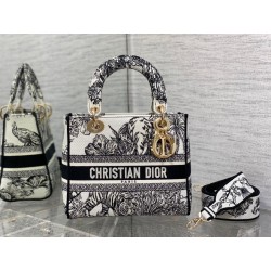 Dior Lady D-Lite Medium Bag In White Toile de Jouy Voyage Embroidery 259