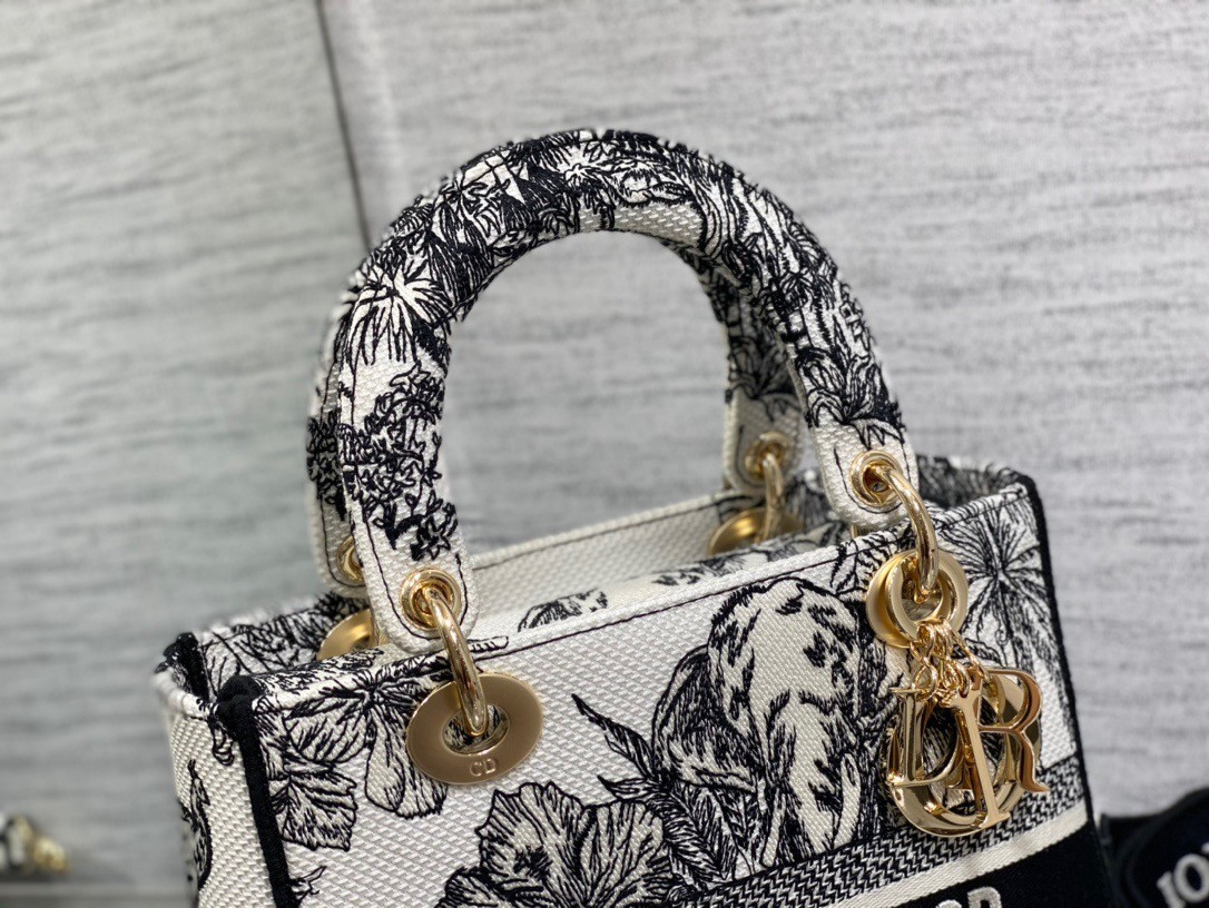 Dior Lady D-Lite Medium Bag In White Toile de Jouy Voyage Embroidery 259