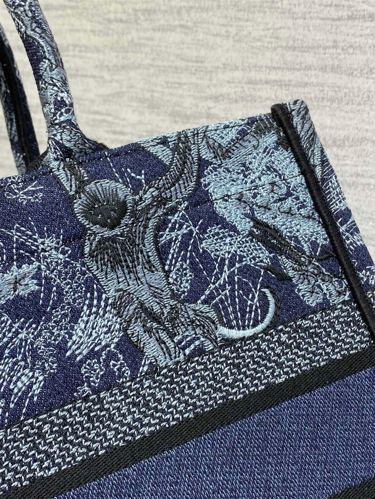 Dior Medium Book Tote Bag In Denim Blue Toile de Jouy Embroidery 735