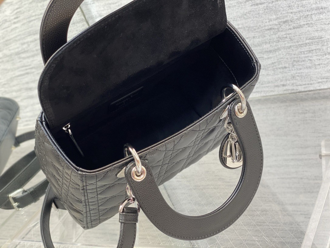 Dior Lady Dior Medium Bag in Black Grained Calfskin 552