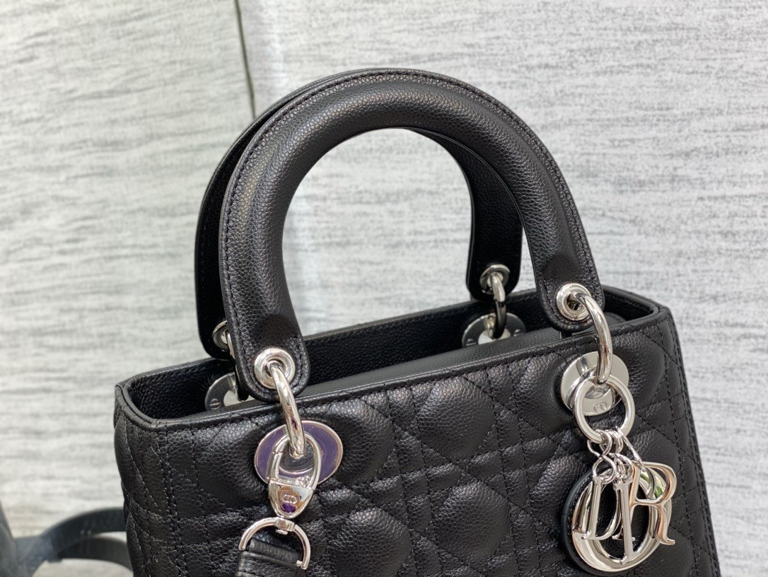 Dior Lady Dior Medium Bag in Black Grained Calfskin 552