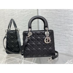 Dior Lady Dior Medium Bag in Black Grained Calfskin 552