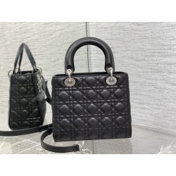 Dior Lady Dior Medium Bag in Black Grained Calfskin 552