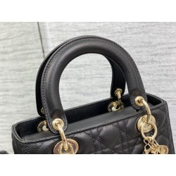 Dior Lady Dior Medium Bag in Noir Grained Calfskin 374