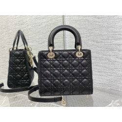 Dior Lady Dior Medium Bag in Noir Grained Calfskin 374