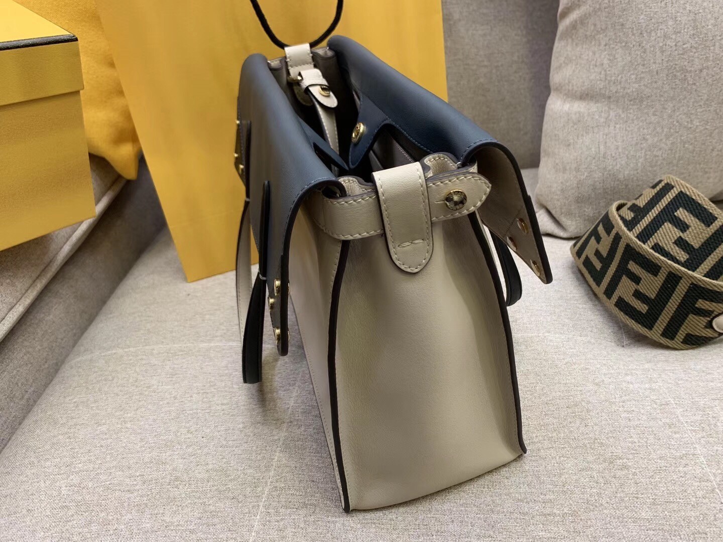 Fendi Large Flip Tote Bag In Beige Calfskin 093