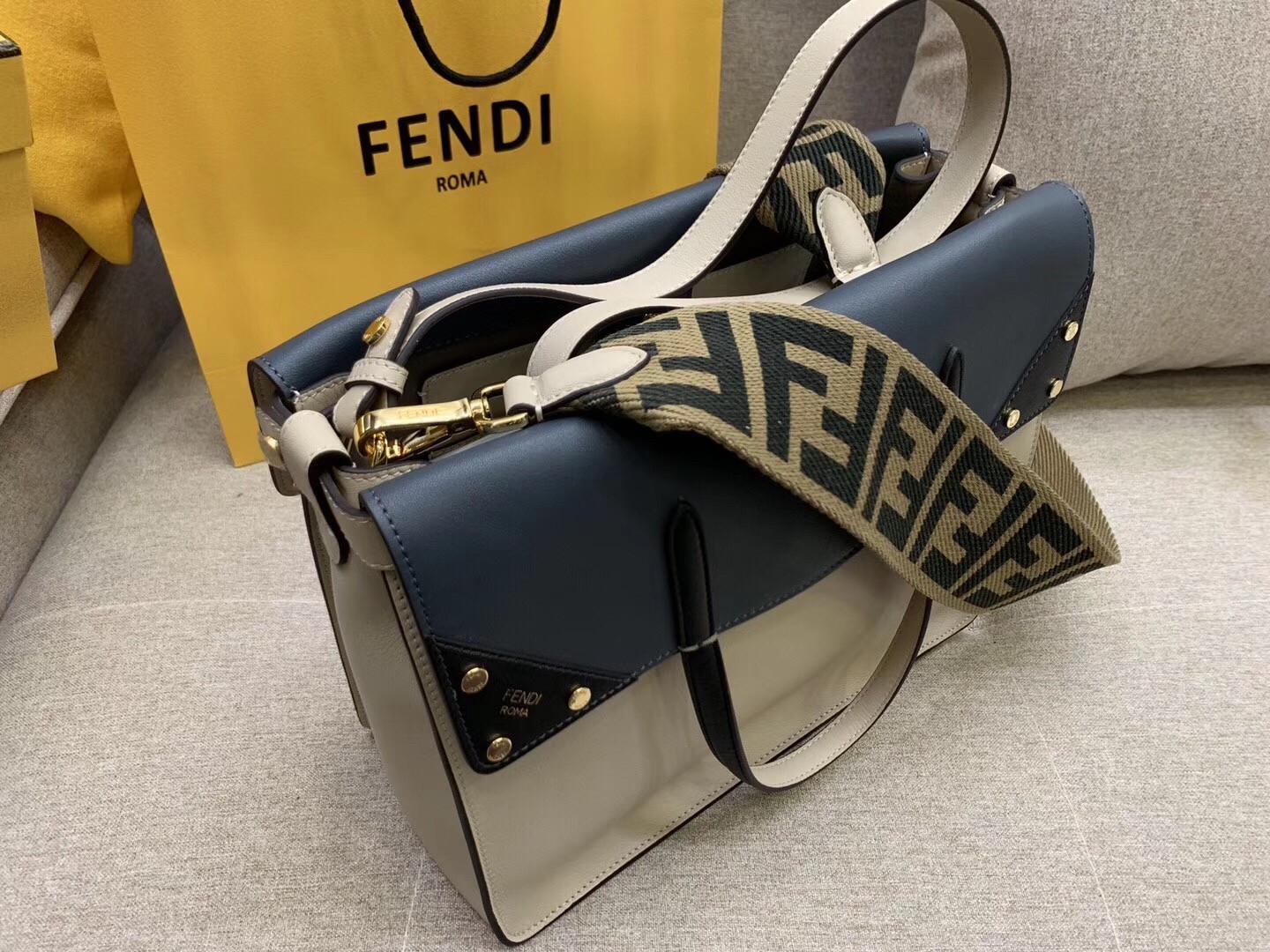 Fendi Large Flip Tote Bag In Beige Calfskin 093