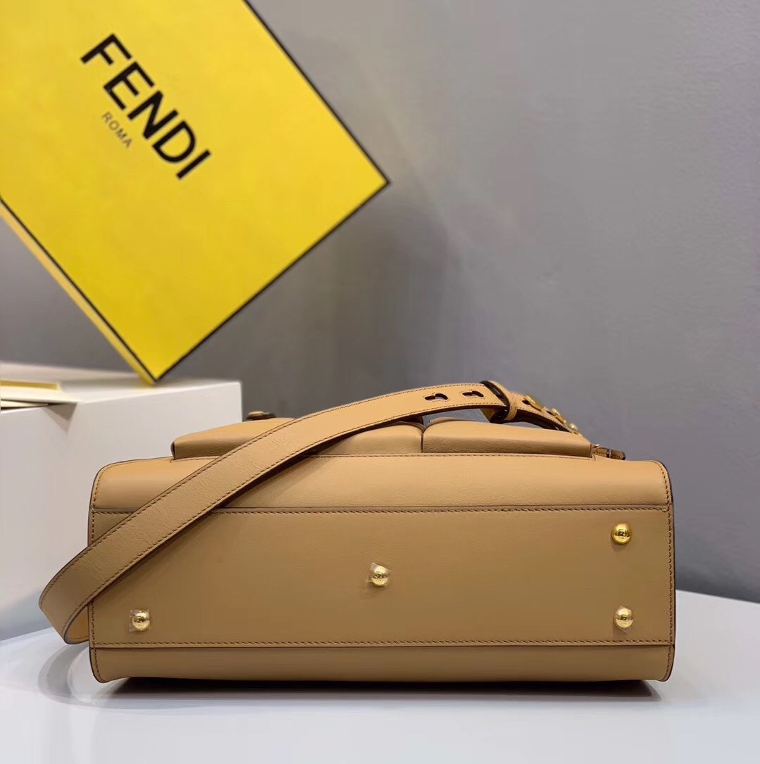 Fendi Peekaboo Pocket Medium Bag In Beige Calfskin 630