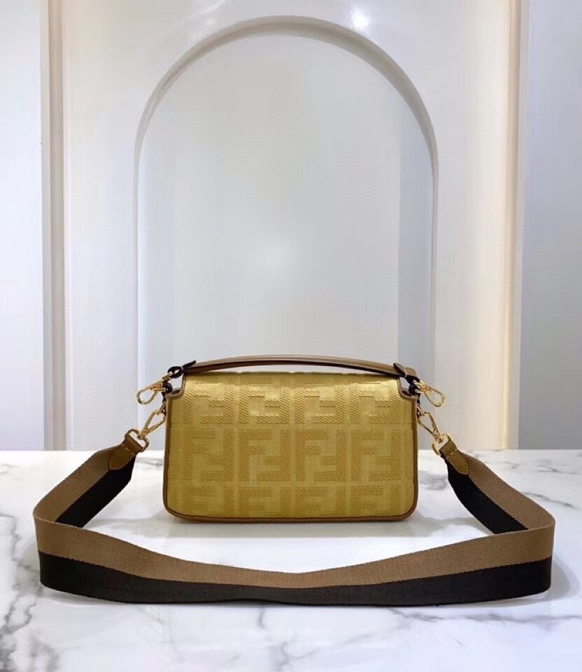 Fendi Baguette Medium Bag In Natural Straw 785