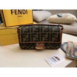 Fendi Baguette Medium Bag In Green Denim 265