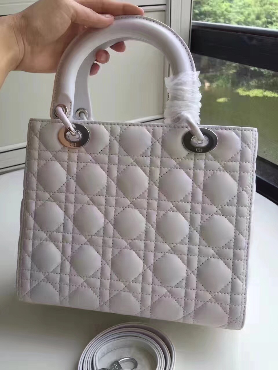 Dior Medium Lady Dior Bag In White Lambskin 094